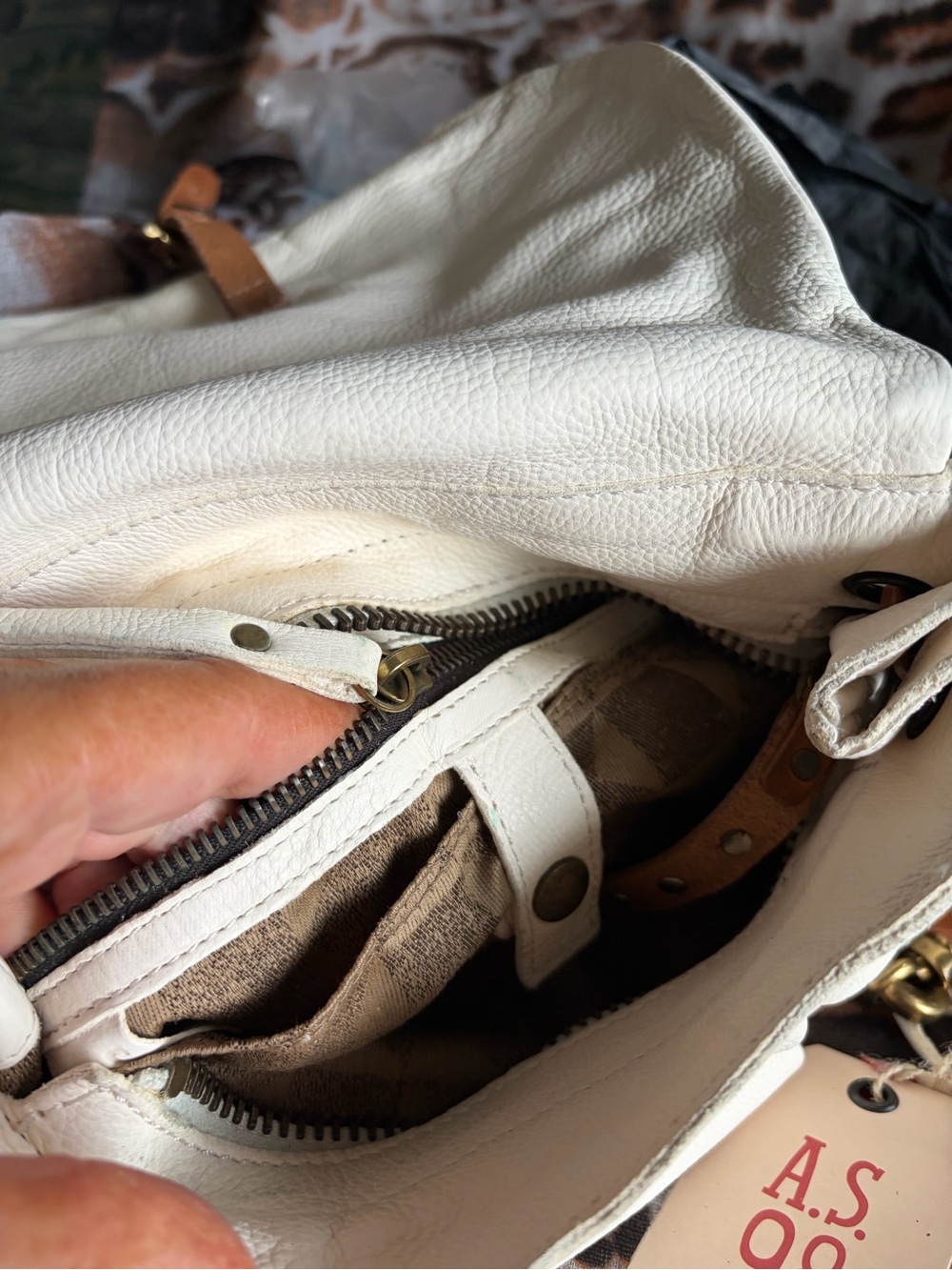 NWT A.S. 98 Leather bag in Milk/Natural Color Leather hand carry or Shoulder Bag - Picture 8 of 10